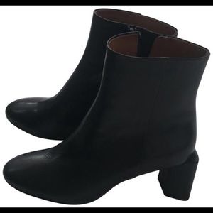 COS black leather architectural boots. Size 37.